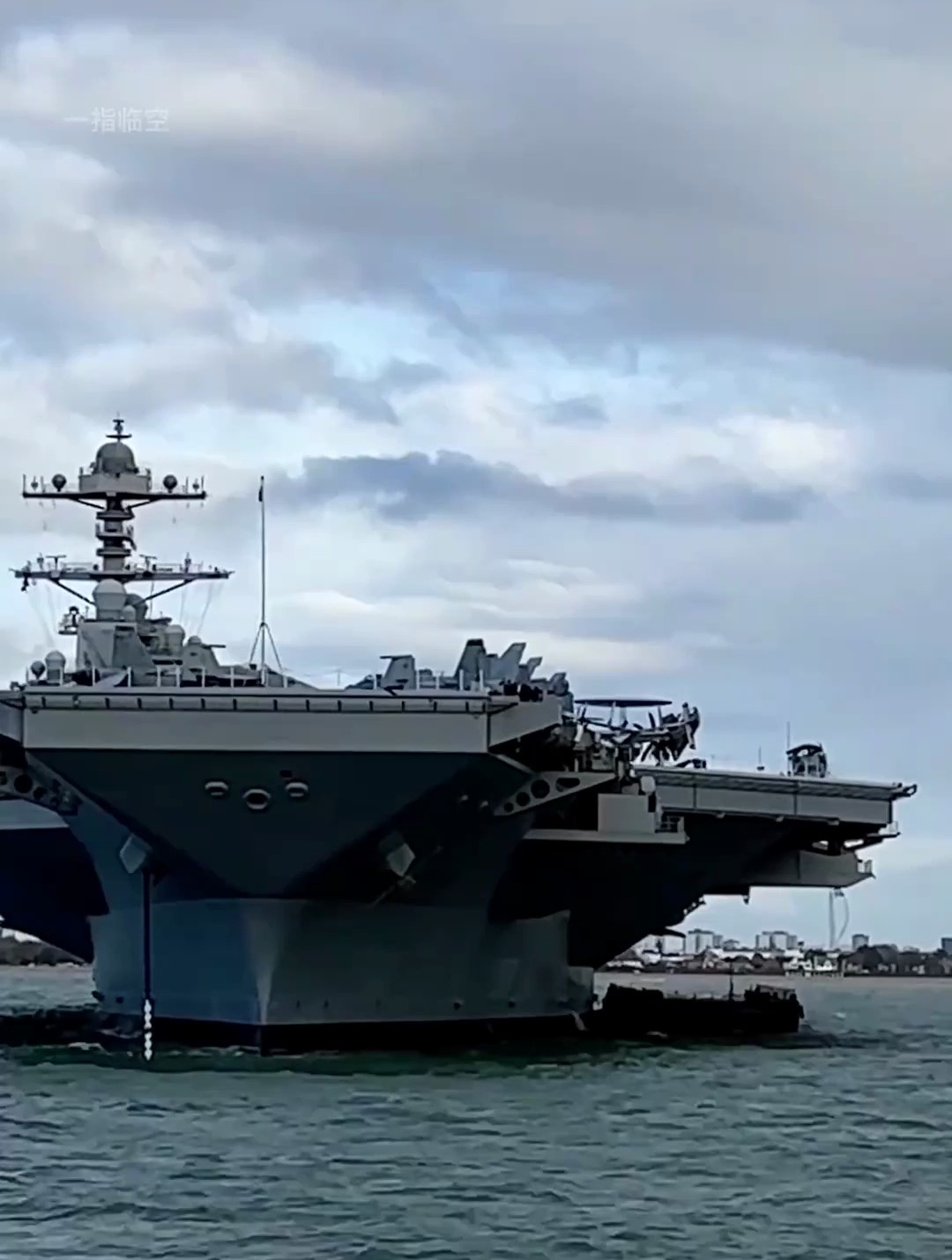 有幸在朴茨茅斯港拍摄到cvn-78"福特"号航母-度小视