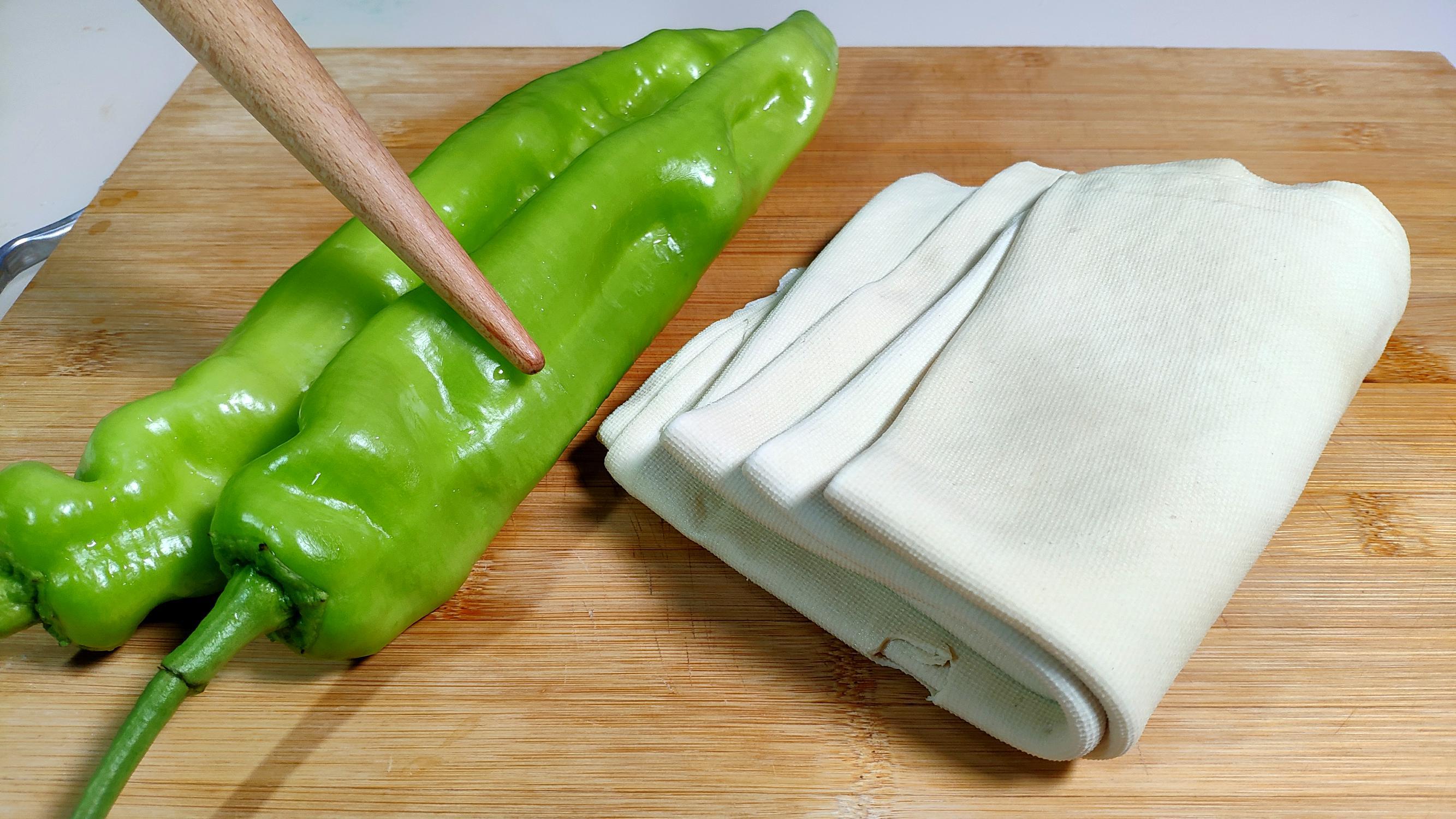 炒尖椒豆腐皮，焯水就错了，分享小技巧，豆皮变软入味又好吃