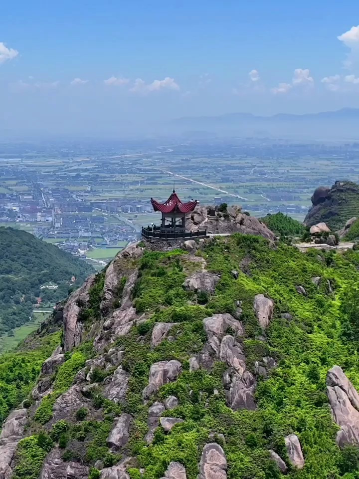 苍南金乡云台山的山顶是可观云看海,赏石景的道教名山,值得一去