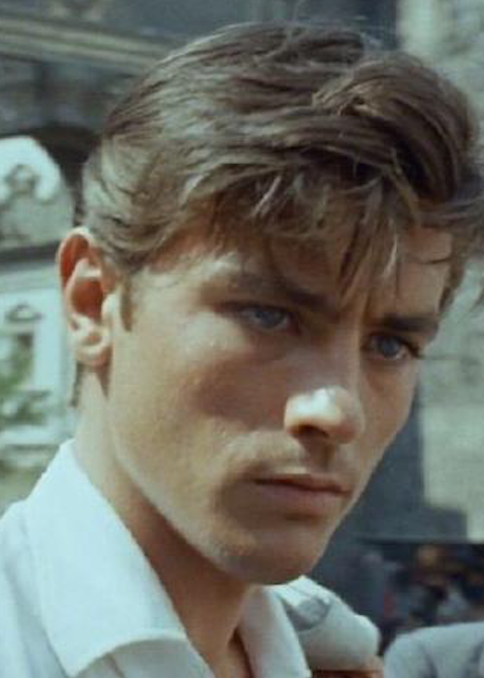 被誉为法国第一美男佐罗扮演者阿兰德龙宣布将安乐死