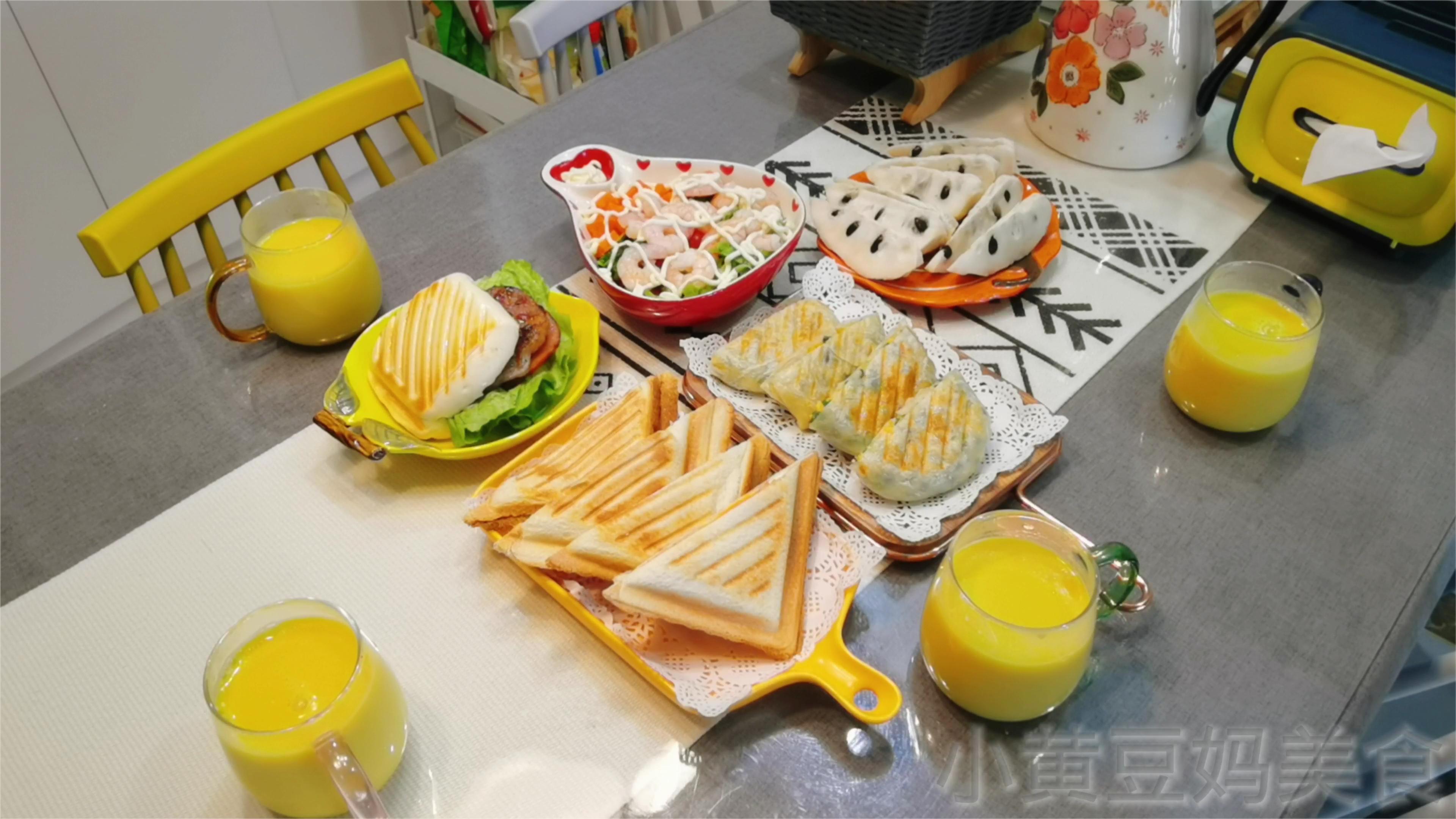 周末做了全家最爱吃的三明治,想吃什么夹什么,配上玉米糊,美味