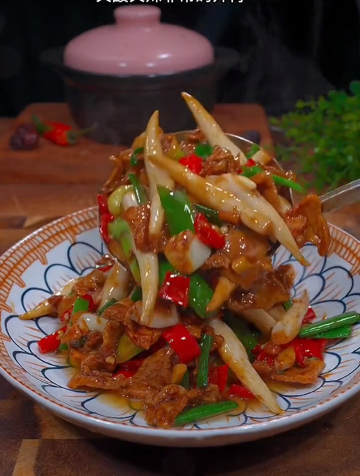 这样做的泡藕尖炒肉,酸酸辣辣的特别开胃-度小视