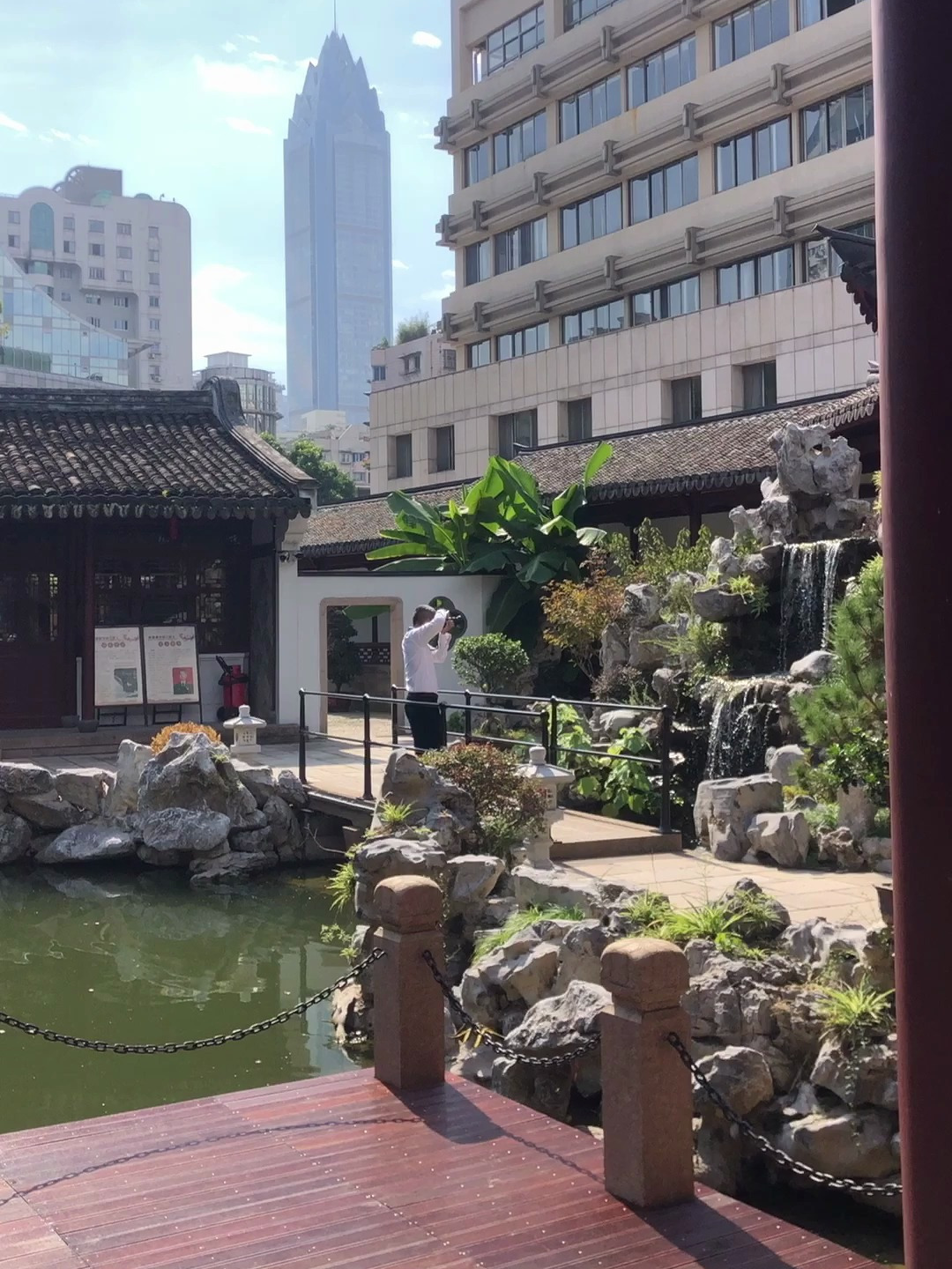 一秒切换古今 实拍从温州池上楼远望世贸大厦-度小视