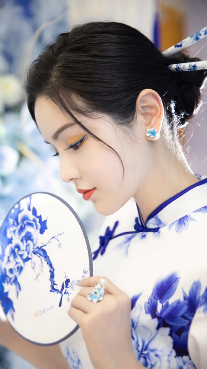 你们一直要的青花瓷妆容教程来了秀出新国风旗袍美人