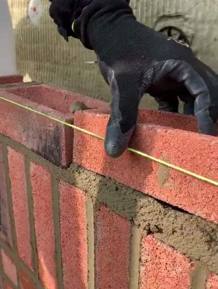 搬砖人日常建筑工地第一视角搬砖人幕墙