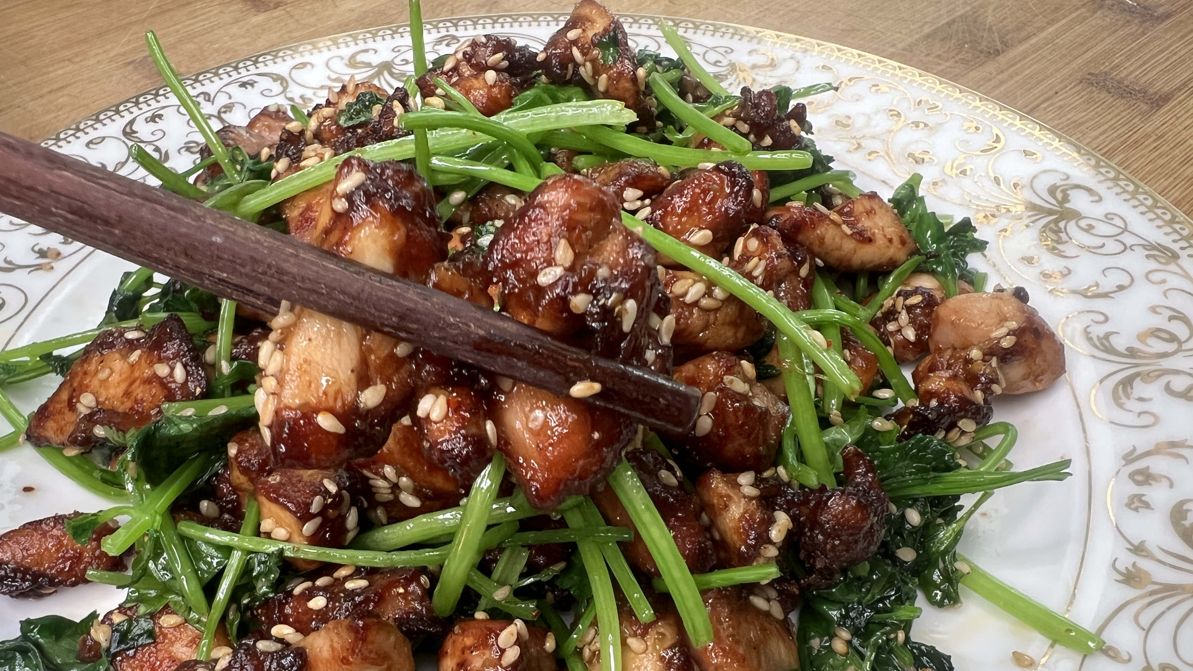 剔骨的鸡腿肉还可以这样做,孜然风味,焦香可口,下酒佐餐都可以
