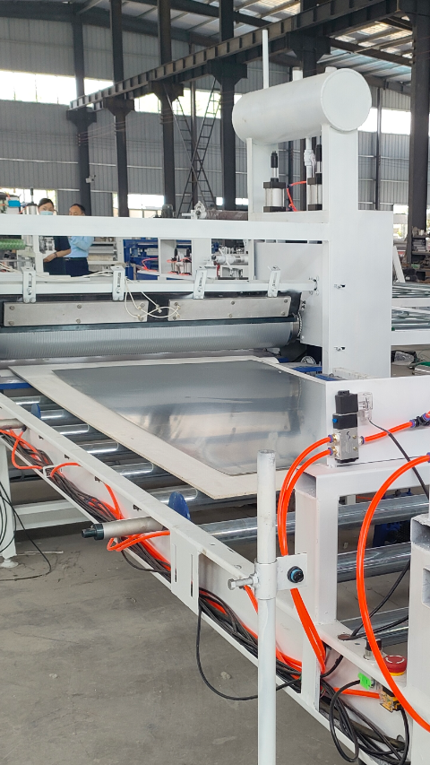 金博供应全自动pur热熔胶贴面机钢质风管平贴机木饰面贴面机-度小视