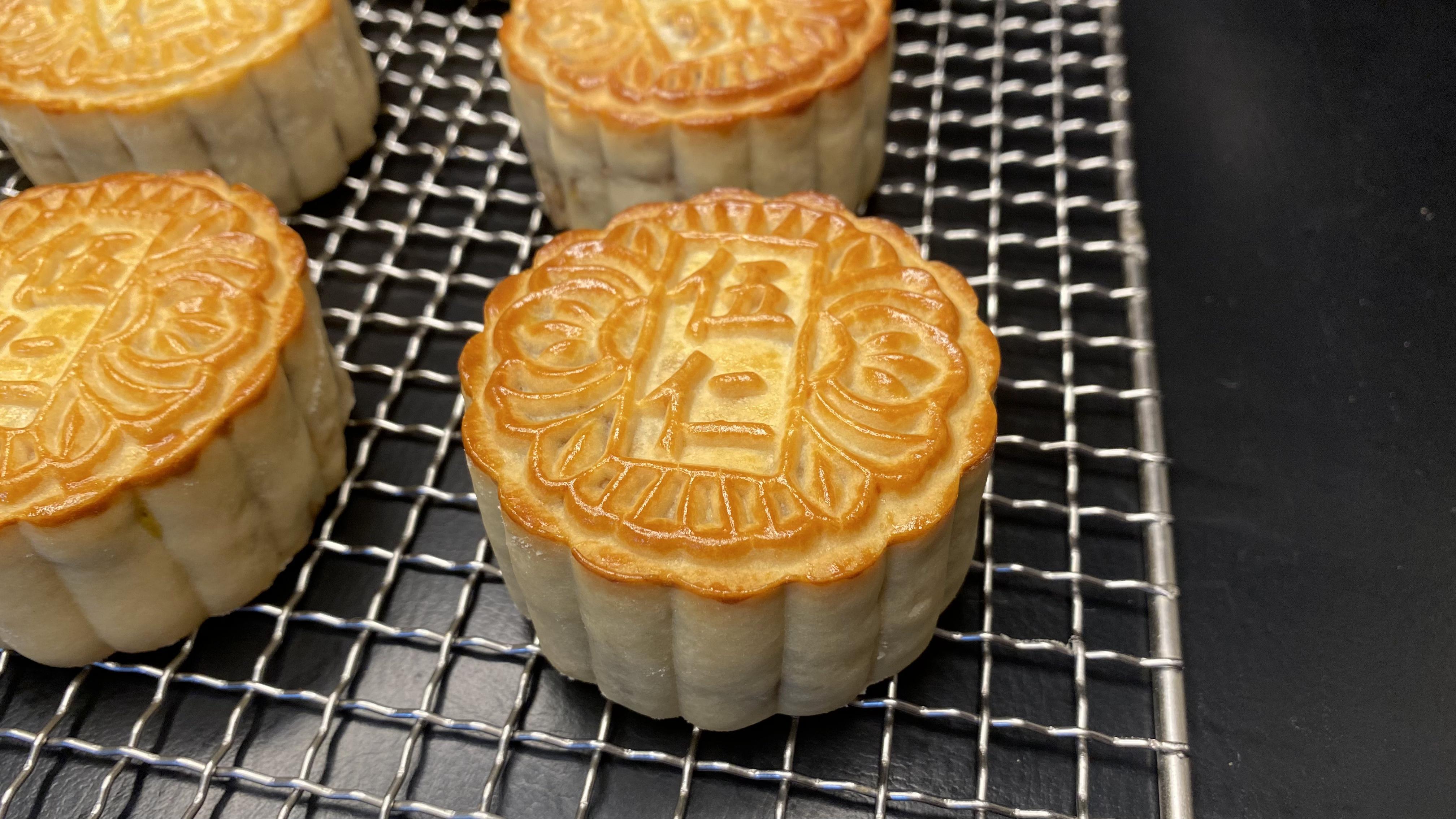 超软五仁月饼-4,独家超软配方,小麦点
