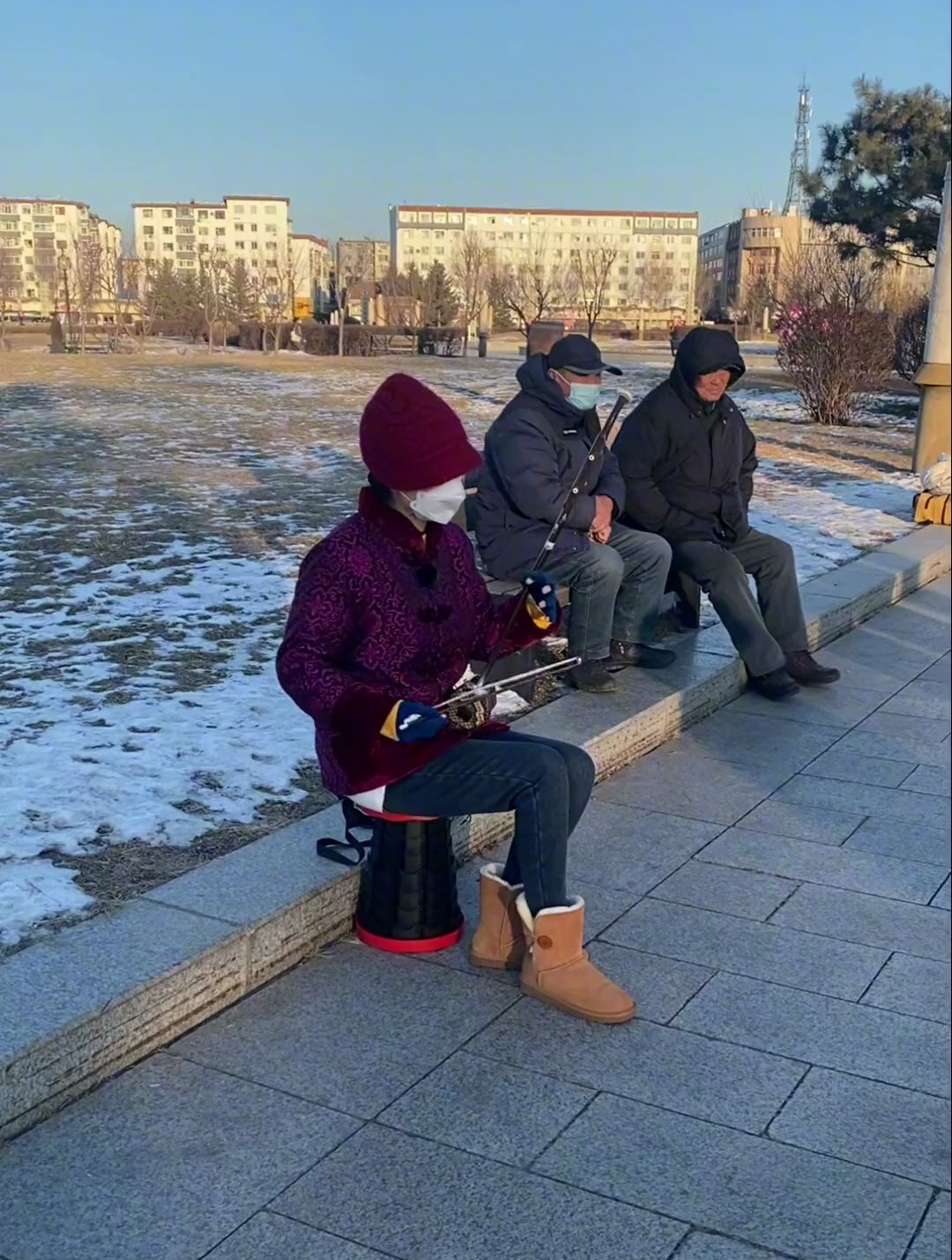 胡老二胡老太太图片