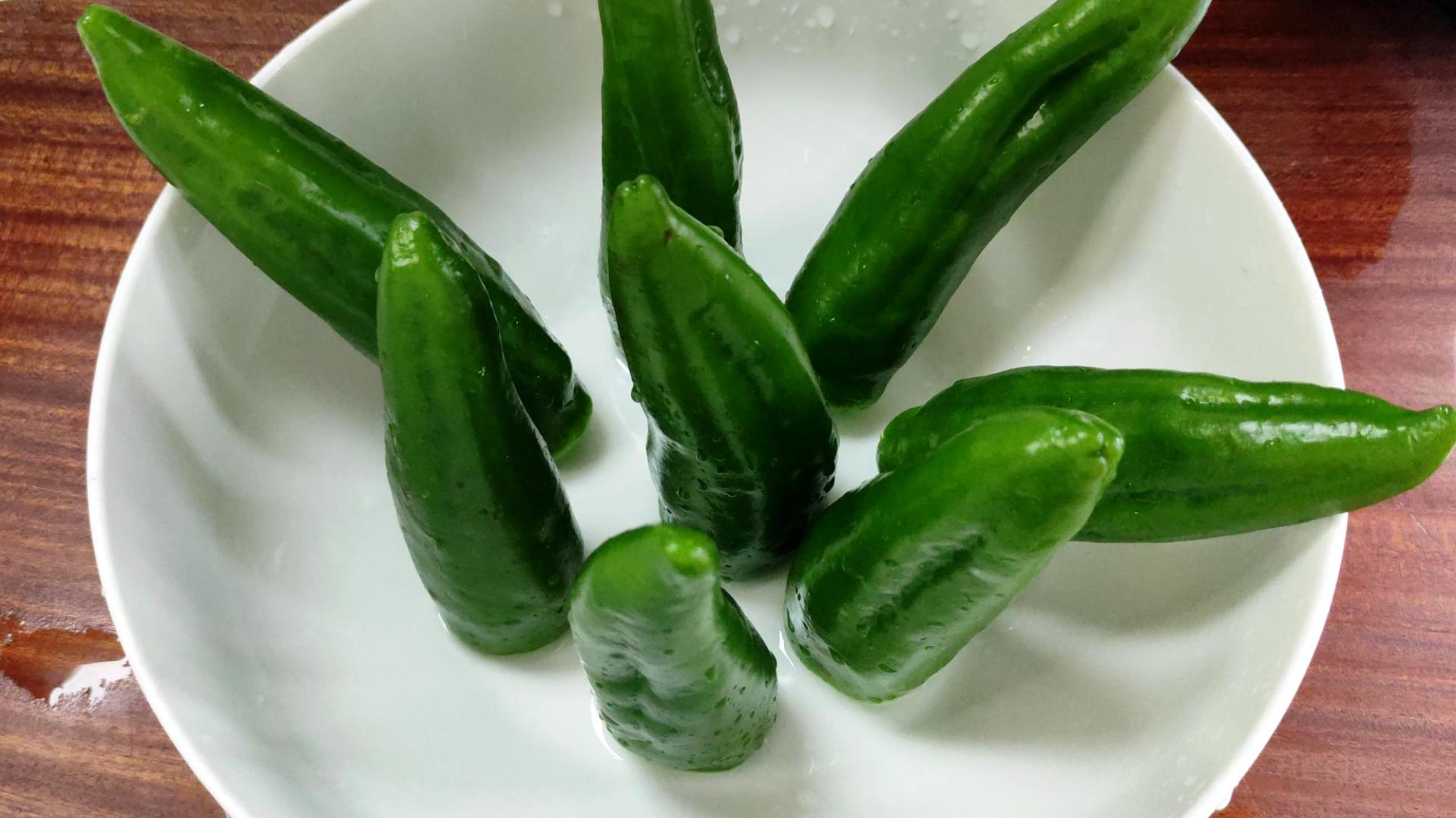 川菜师傅教的方法,辣椒塞肉这样做色香味俱全令人欲罢不能