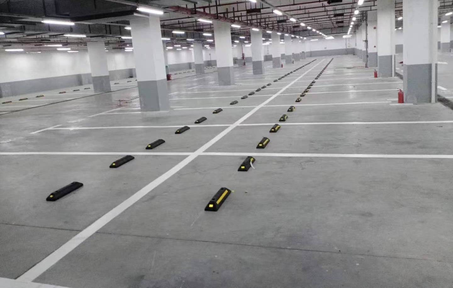 嘉兴地下车库划线,苏州道路标志牌厂家