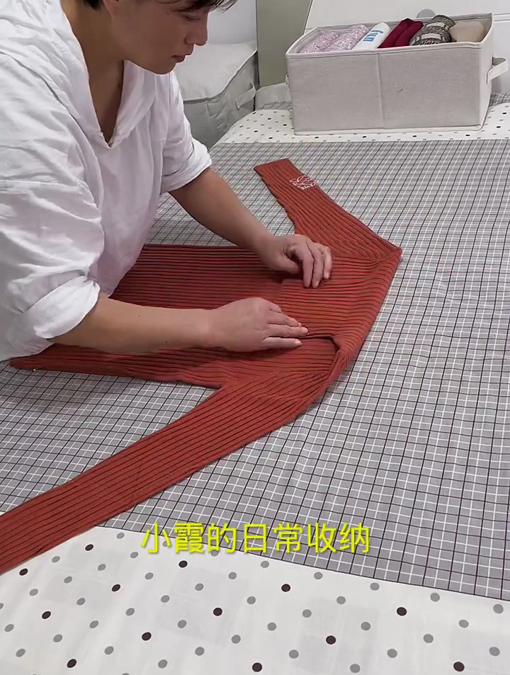 毛衣的折叠收纳方法图片