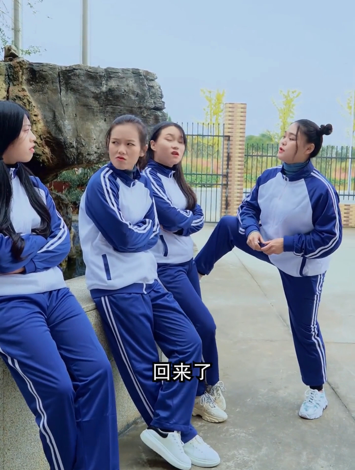 校园大姐大欺负乖巧读书妹第一段