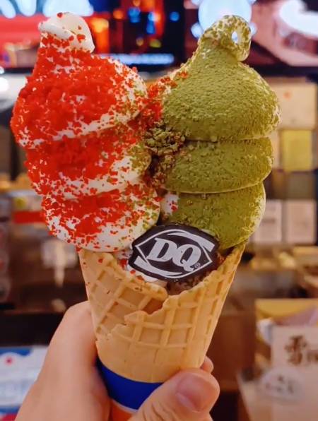 dq出上海分镐白冰同款双头怪冰淇淋啦,胃口小的