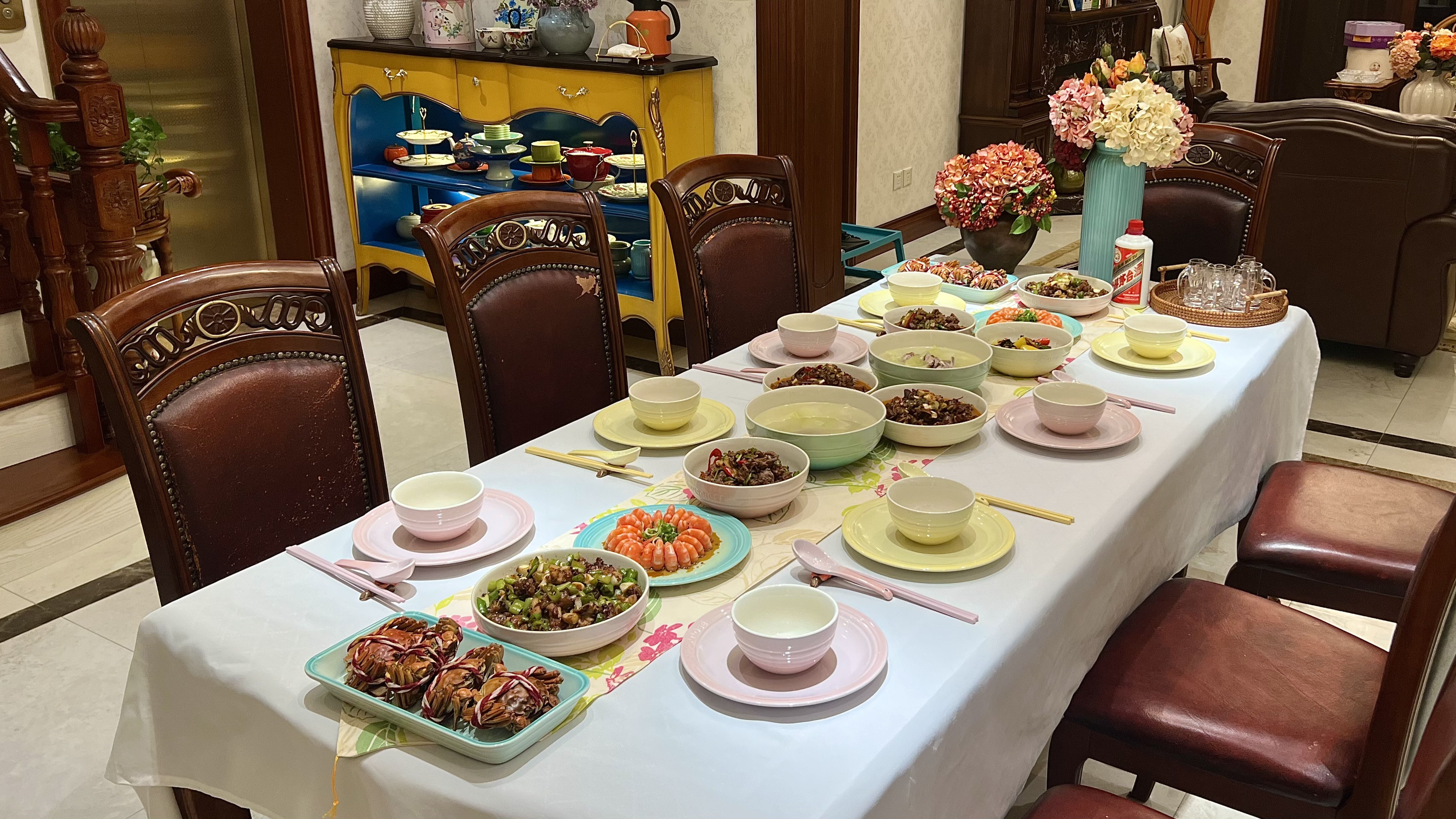 老公过生日邀请好兄弟 好好安排了一桌下酒菜 还认真摆盘了