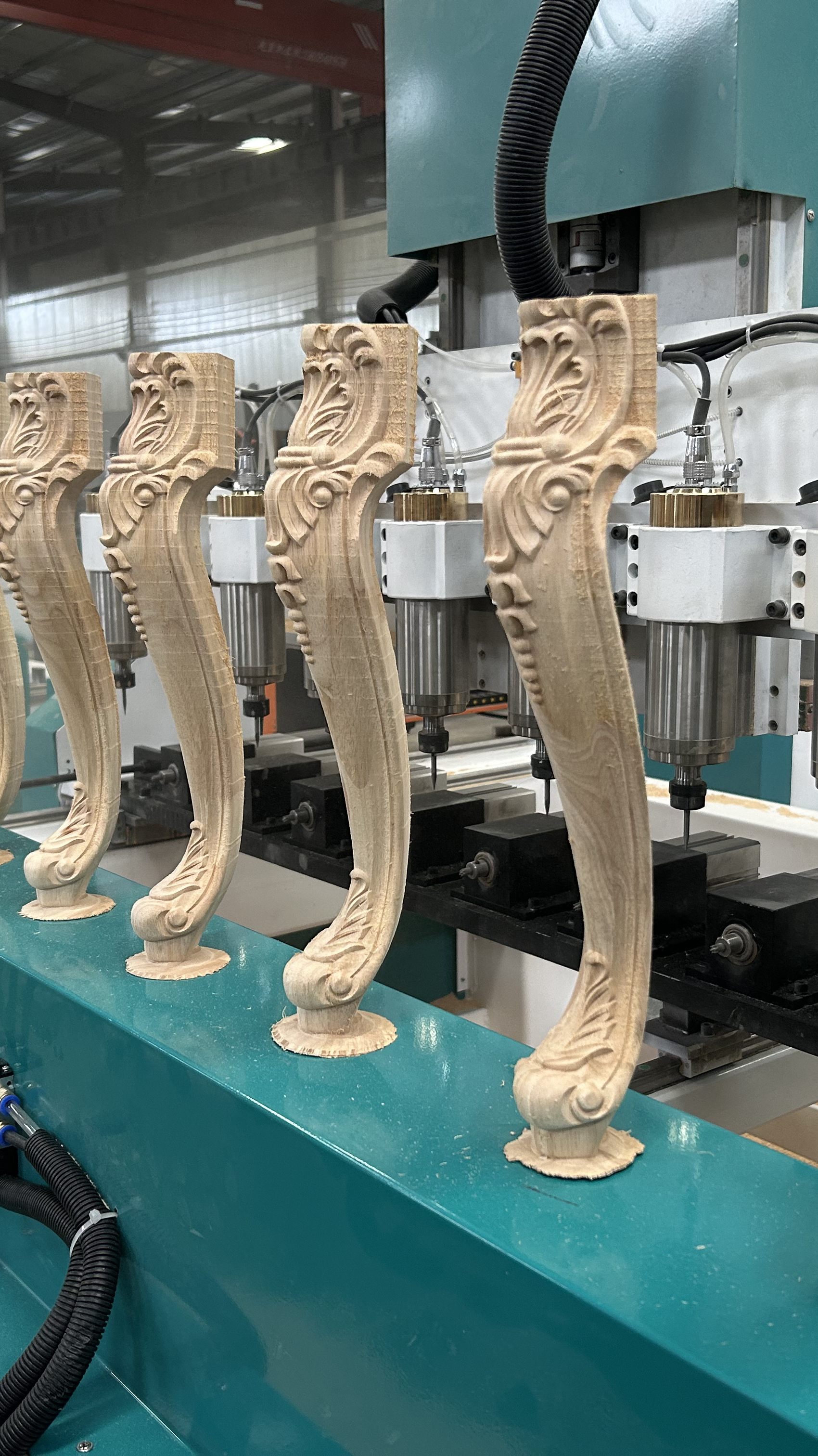 数控圆雕3d立体雕刻机一次加工10根欧式家具腿-度小视