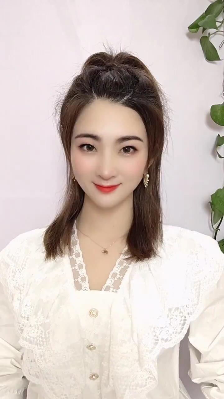 减龄半高马尾甜美披肩发