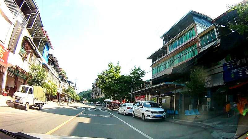 过三台县三元镇穿行在村村通水泥路一路都是乡村山野风光