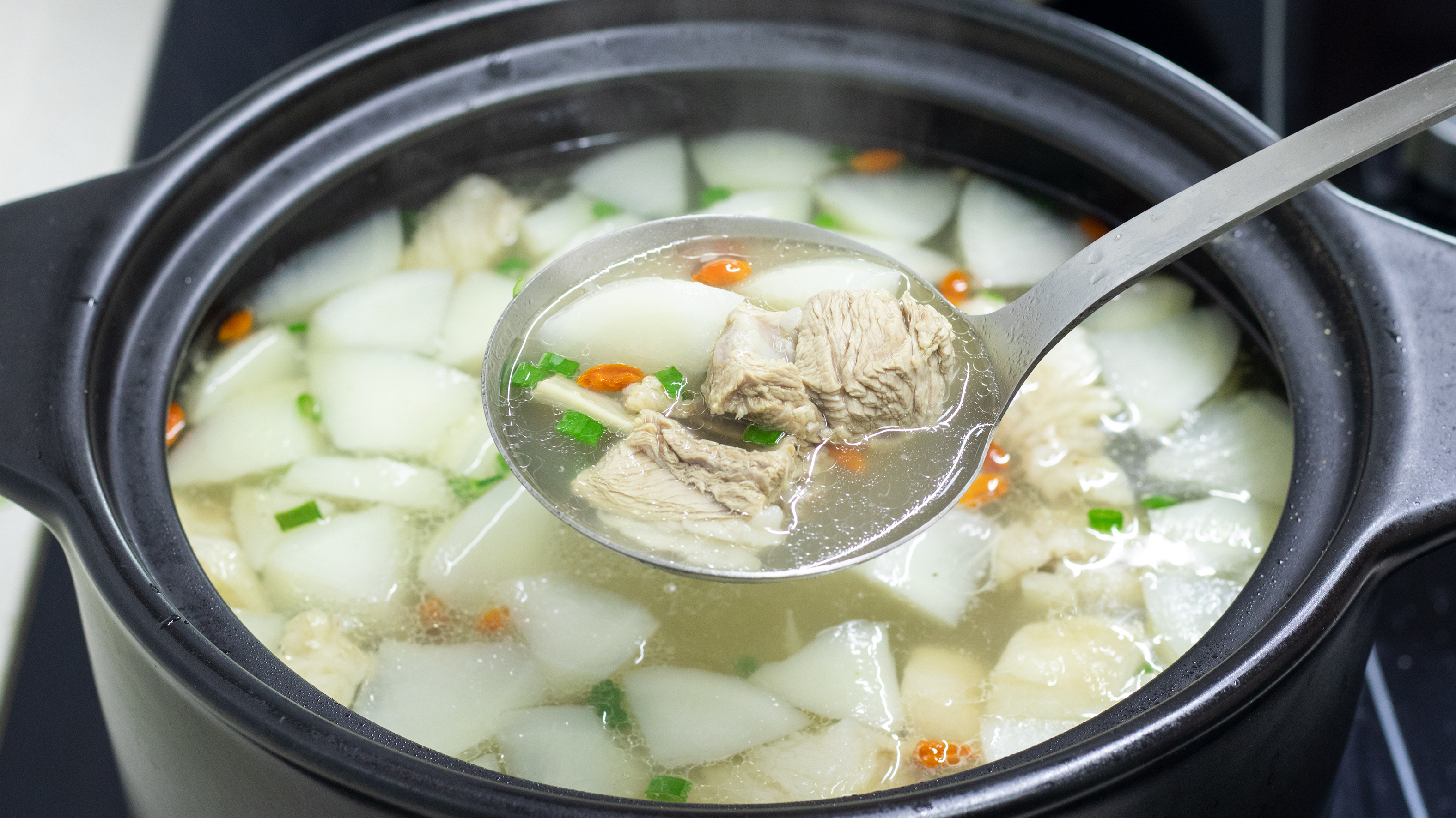 炖羊肉汤简单做法,像我这样做汤鲜肉烂,不膻不柴,比饭店还好喝