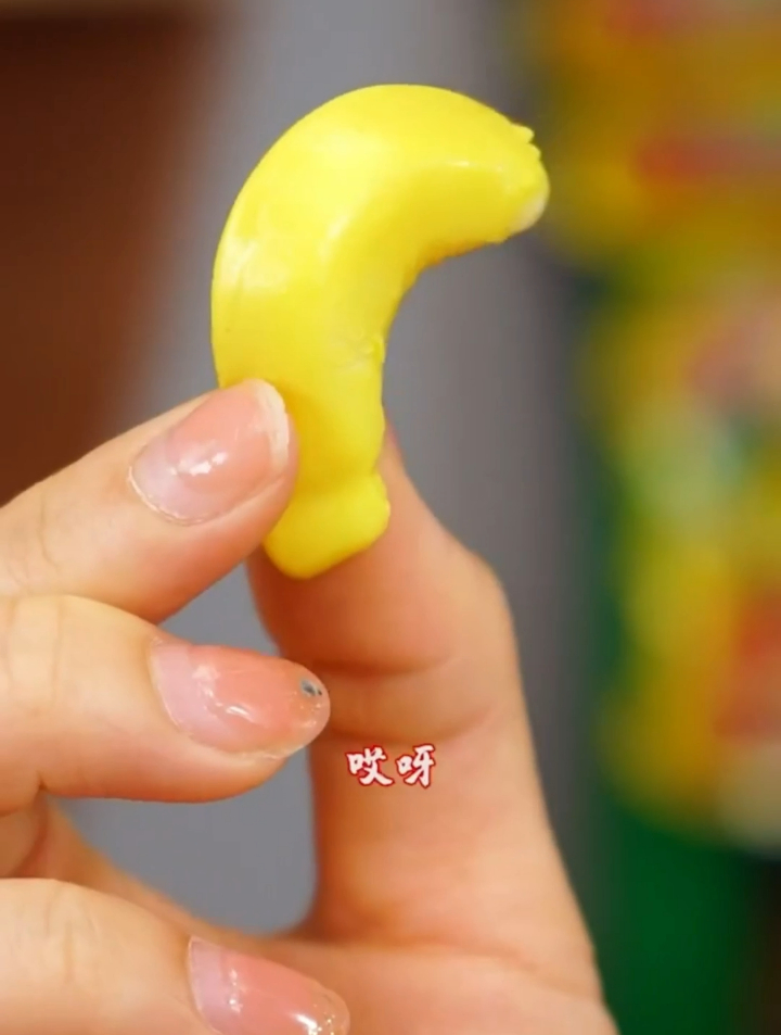 小时候你最爱的香蕉糖,喜欢吗?-度小视
