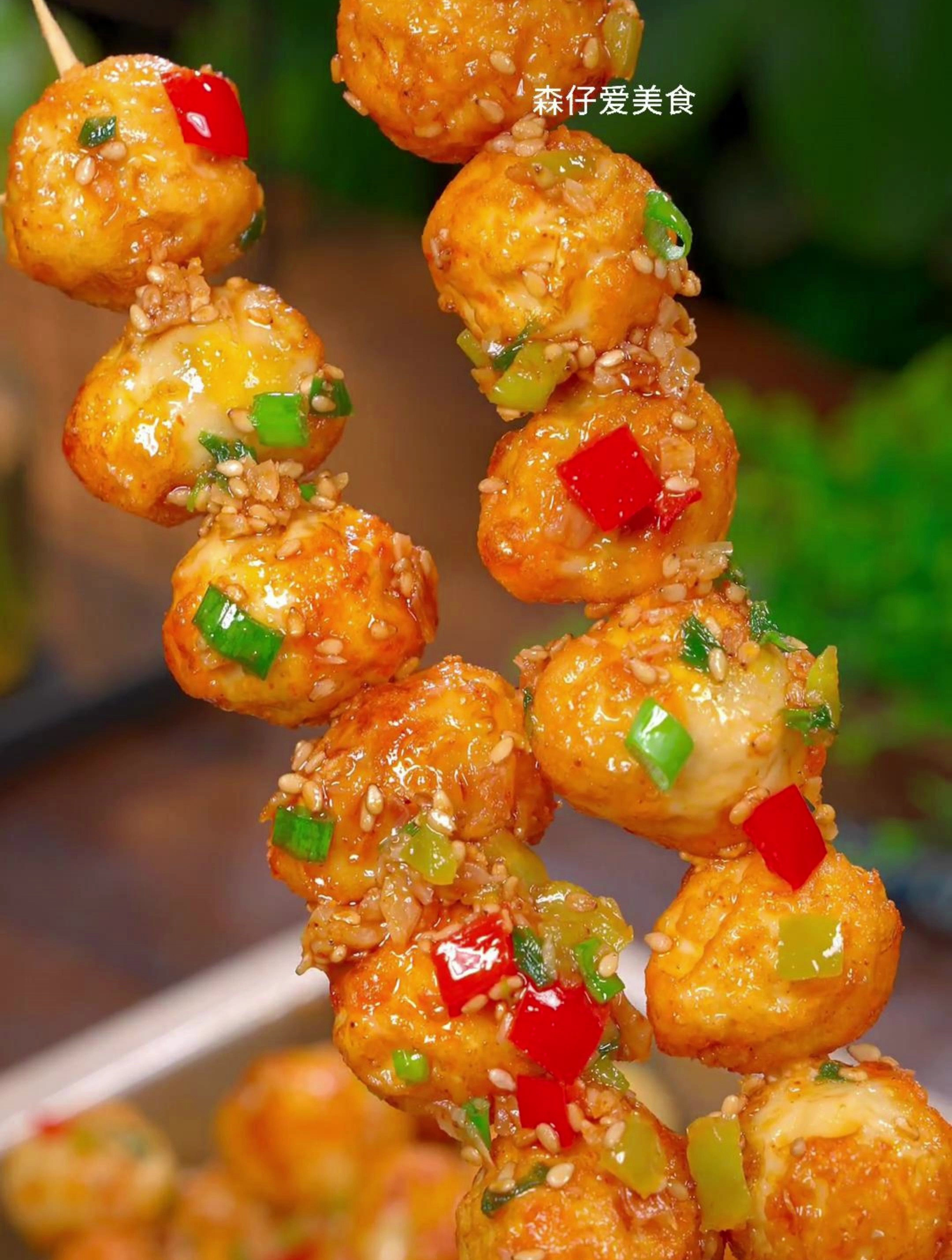 这样做的蒜香盐焗虎皮鹌鹑蛋,真的好吃又入味