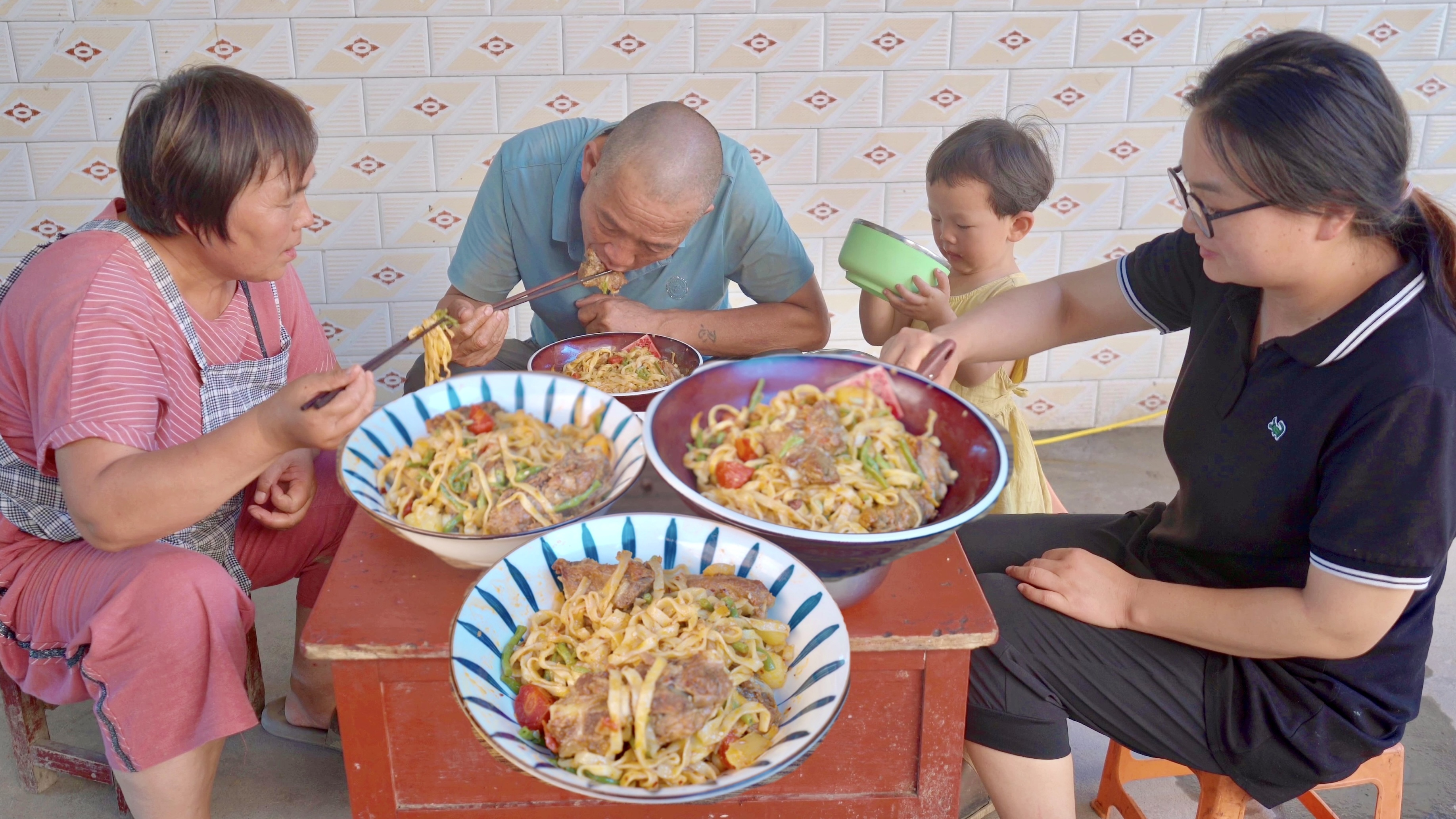 摘一把豆角,吃顿排骨豆角焖面,太香了!