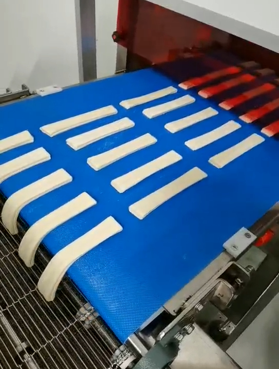 油条机全自动视频,中旭智能设备油条机生产线 生胚3000个小时!