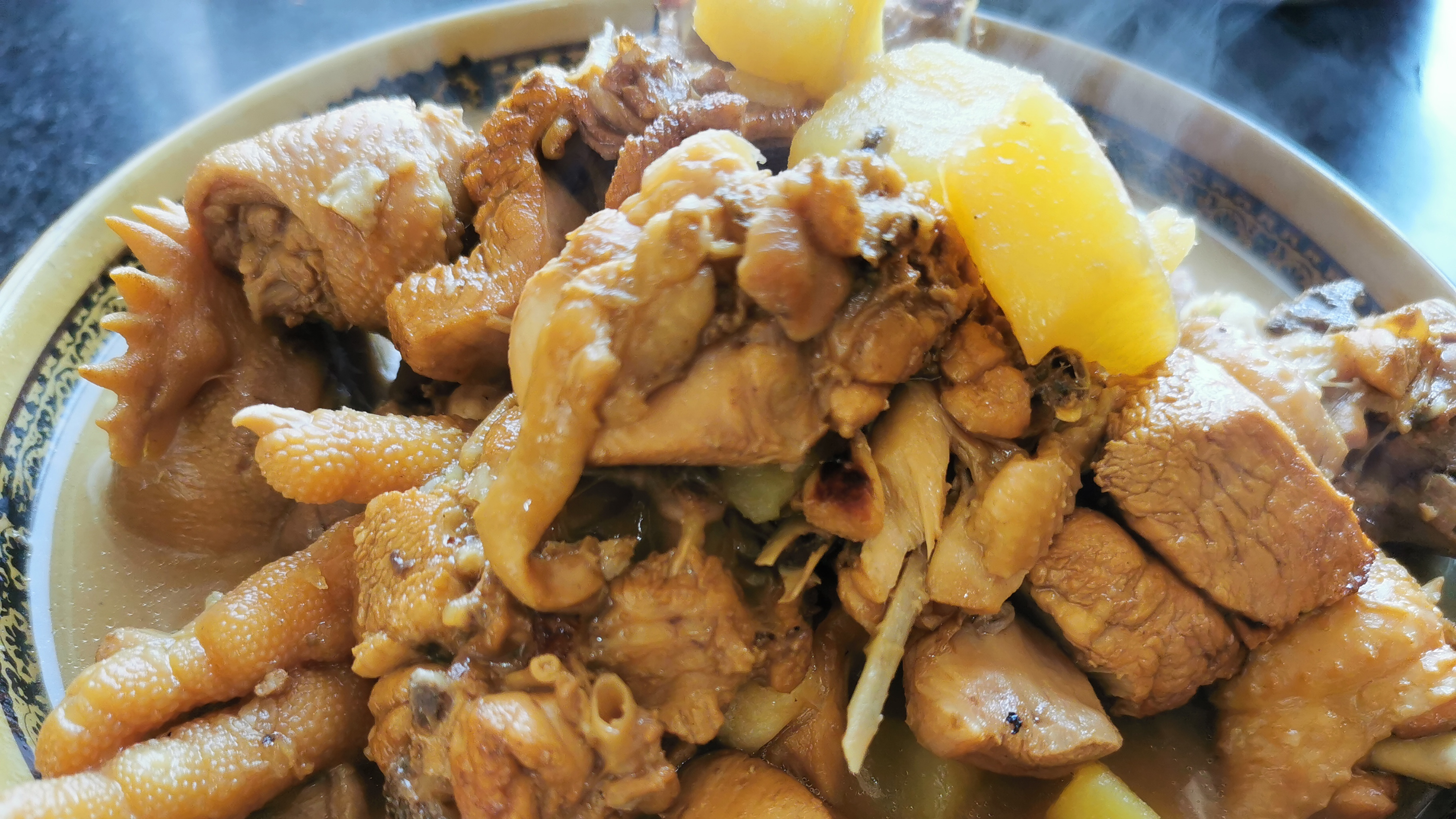 土豆炖鸡块,教你一个家常做法,鸡肉软烂鲜香不发柴