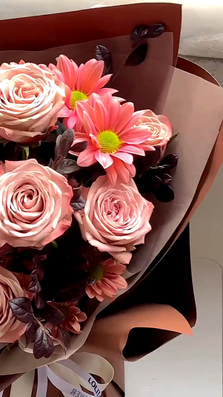 复古奶茶色生日花束高级感花束冬天的花束一定要暖暖的