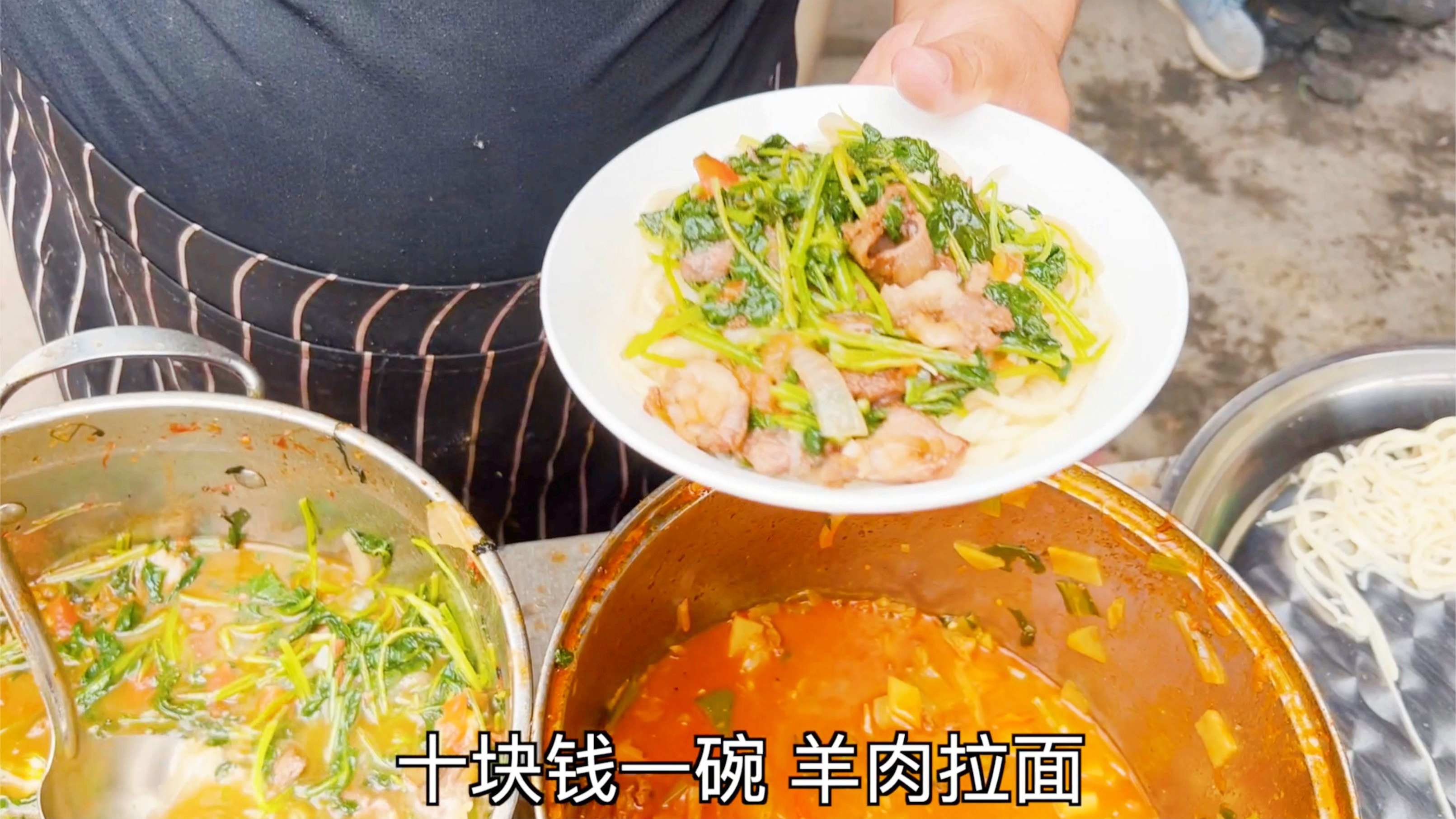 新疆大集10元一碗青菜羊肉拉面,特色美味,3分钟吃一碗真过瘾