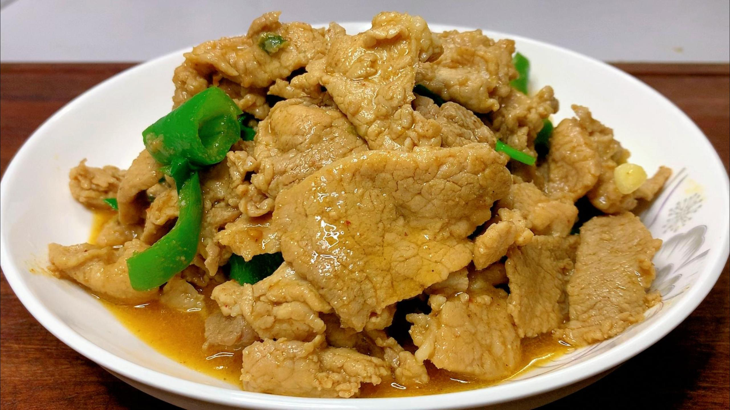 教你“沙茶酱炒猪瘦肉”的家常做法,滑嫩入味,解馋下饭