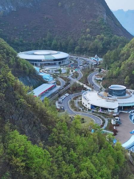 这里就是贵州天空之桥观光服务区既是景区又是服务区