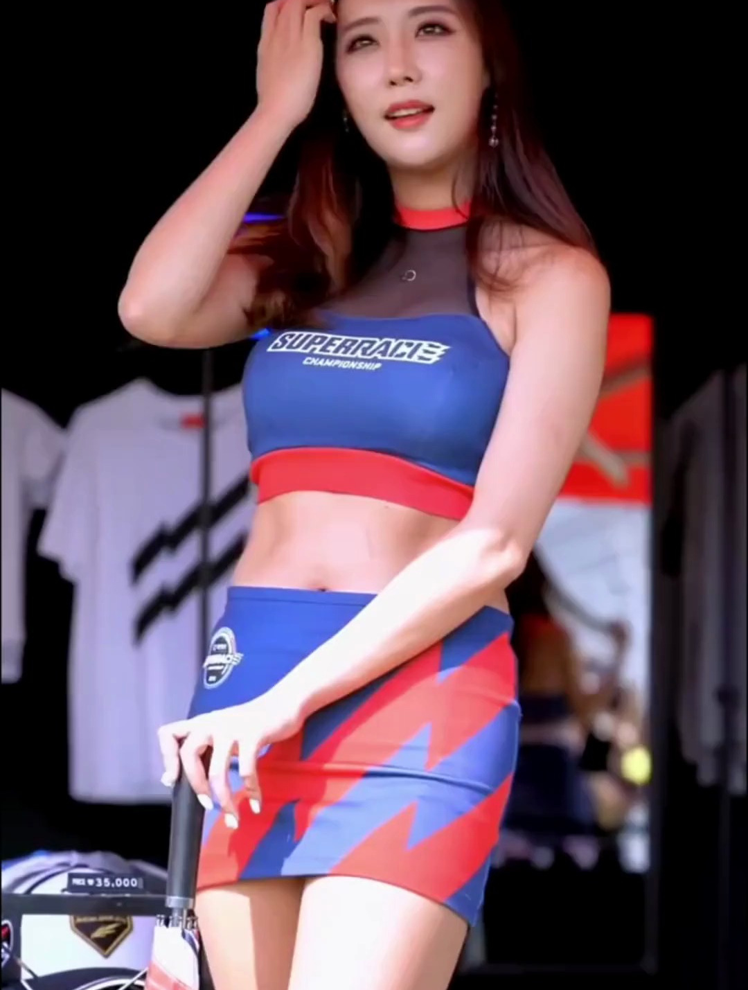 车模美女韩莉娜,心存感恩,所遇即温柔