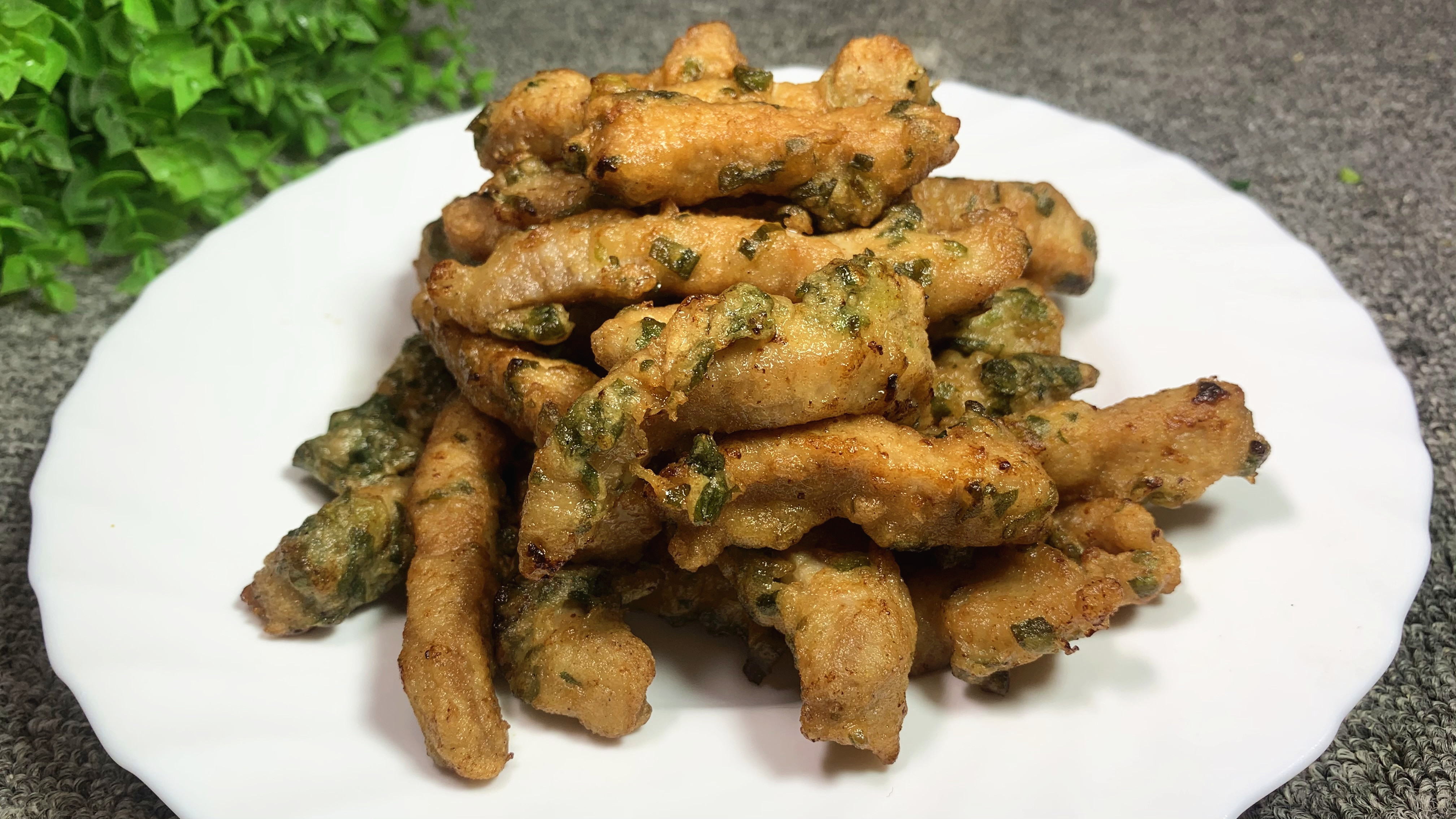这才是猪里脊肉最好吃的做法,外酥里嫩,鲜香入味,咬一口嘎嘣脆