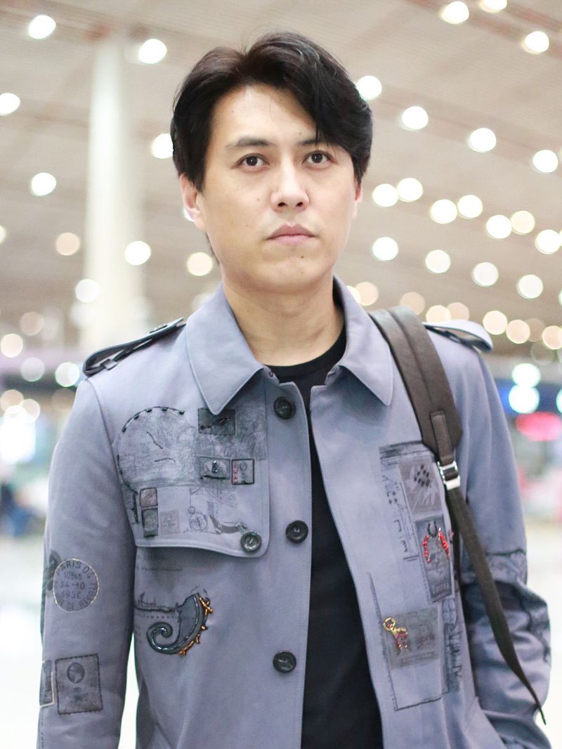 叔圈男神靳东,优雅大气,是暖男的代表!-度小视