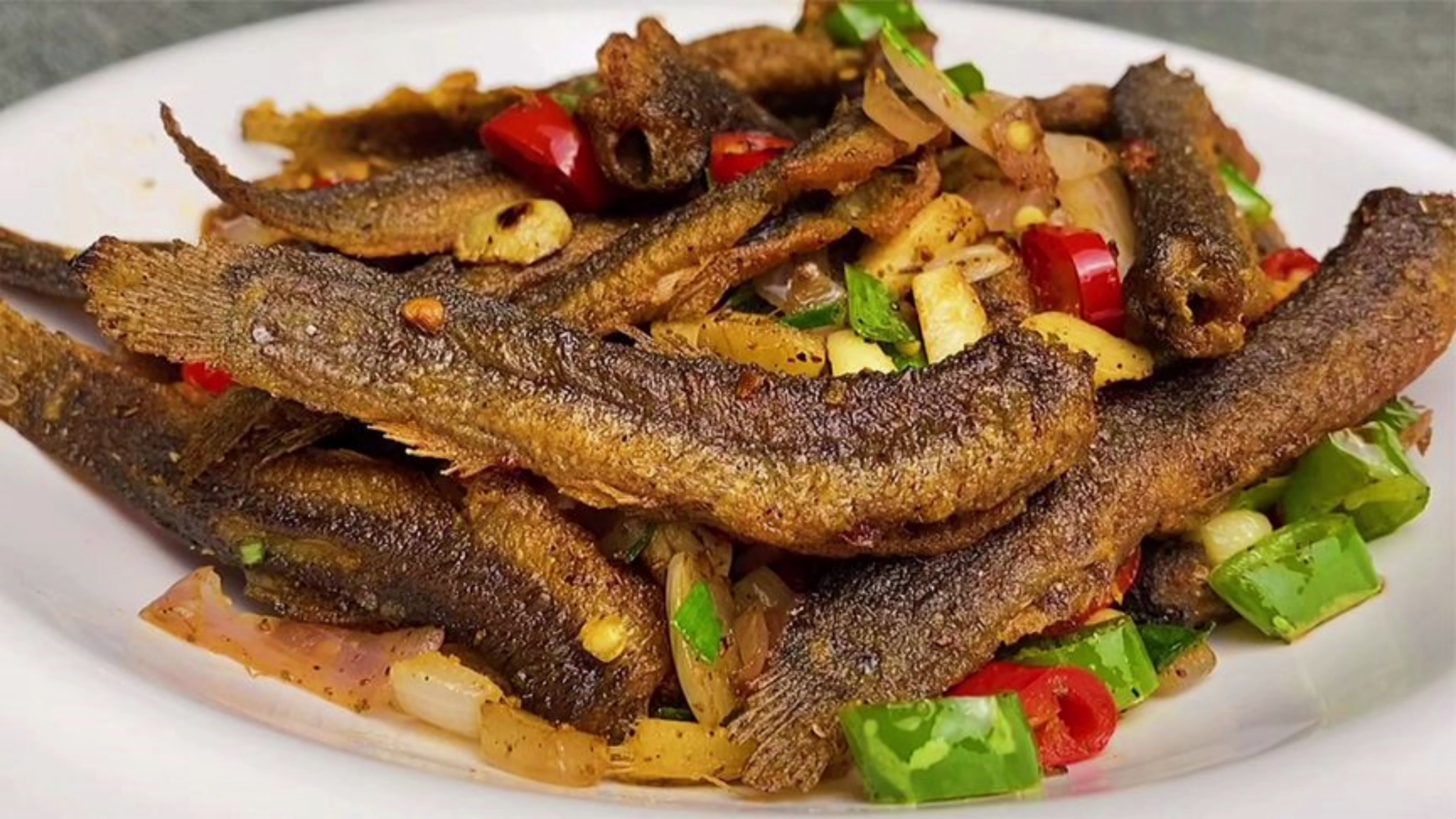 椒盐泥鳅怎样做才好吃,酥香美味,比饭店吃的还香,实在太馋人了