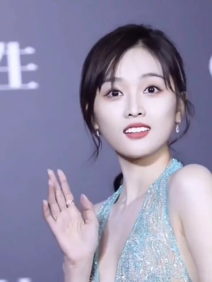吴宣仪,古力娜扎,迪丽热巴,江疏影,徐璐走红毯,你更爱哪个