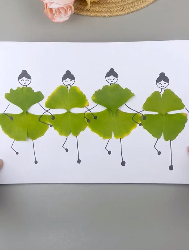 用银杏叶就能拼贴出美丽的芭蕾舞姑娘,快来试试吧!树叶贴画-度小视