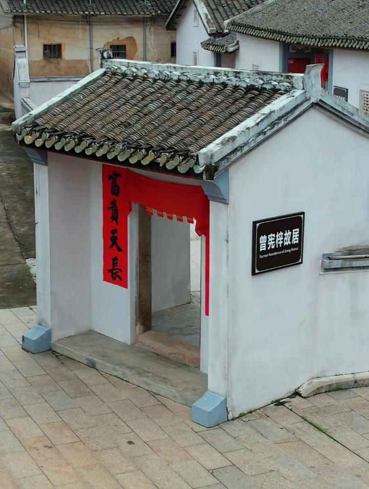 夜晚仰望天空,可以看到曾宪梓星一直在闪耀-度小视