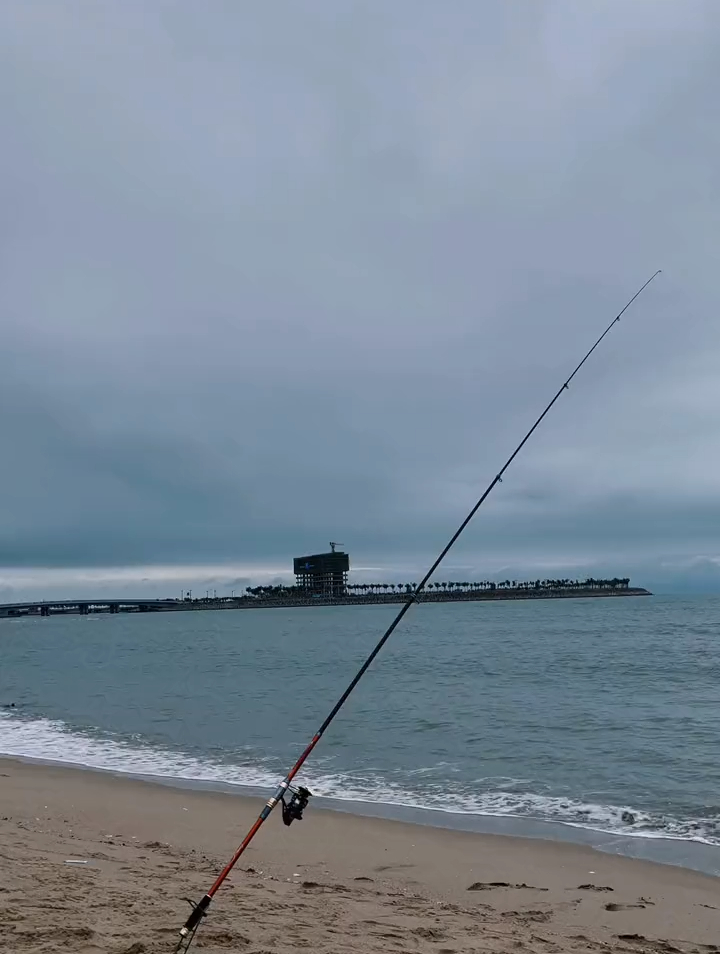 约上好朋友一起去海边钓鱼吧!