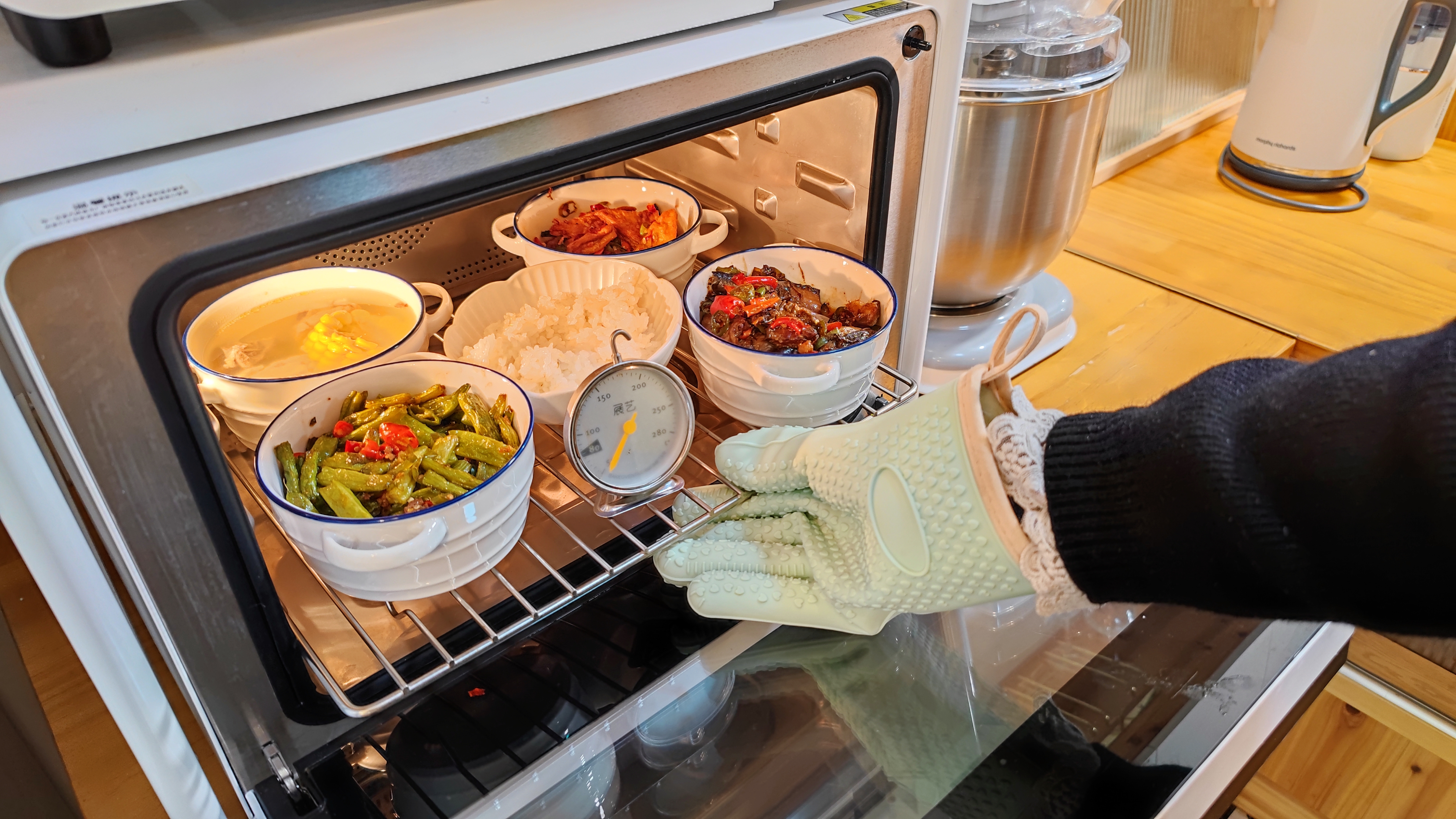 厨房空间寸土寸金！自从有了蒸烤箱，我把家里的微波炉断舍离了！