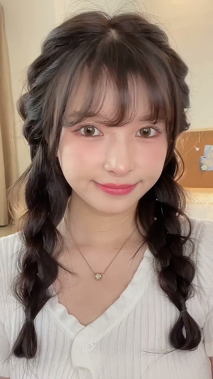 甜美减龄双马尾超级显发量