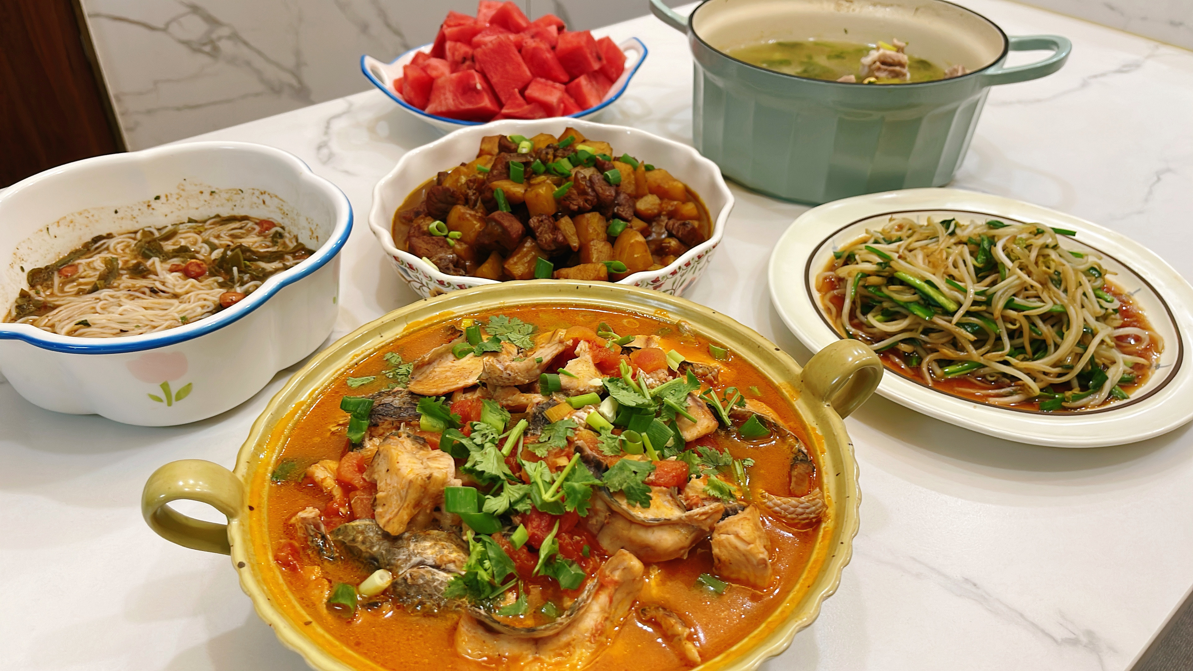 又是被美食包围的一天,做了一桌可口的饭菜,家常菜永远吃不腻