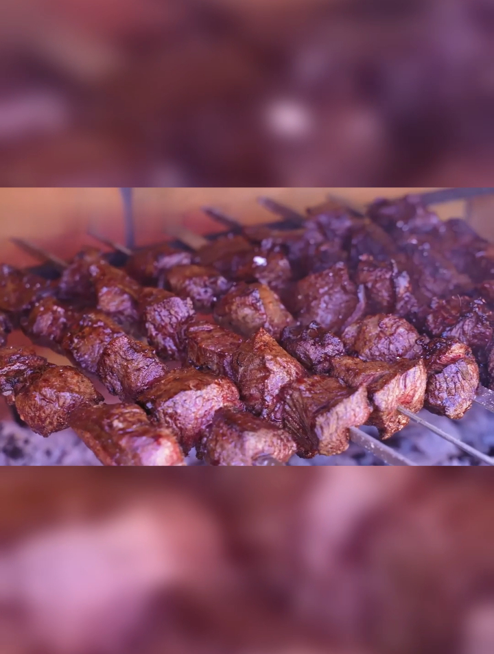 高加索烤串,串烧1条鸵鸟腿!体验俄式"撸串"的野路子