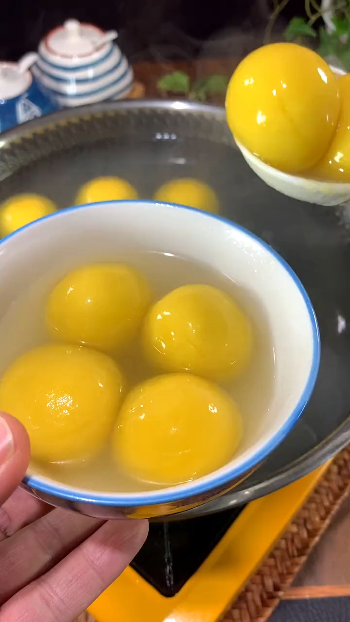 香甜软糯的大黄米汤圆 大人孩子都爱吃 花生黑芝麻两种口味都好吃