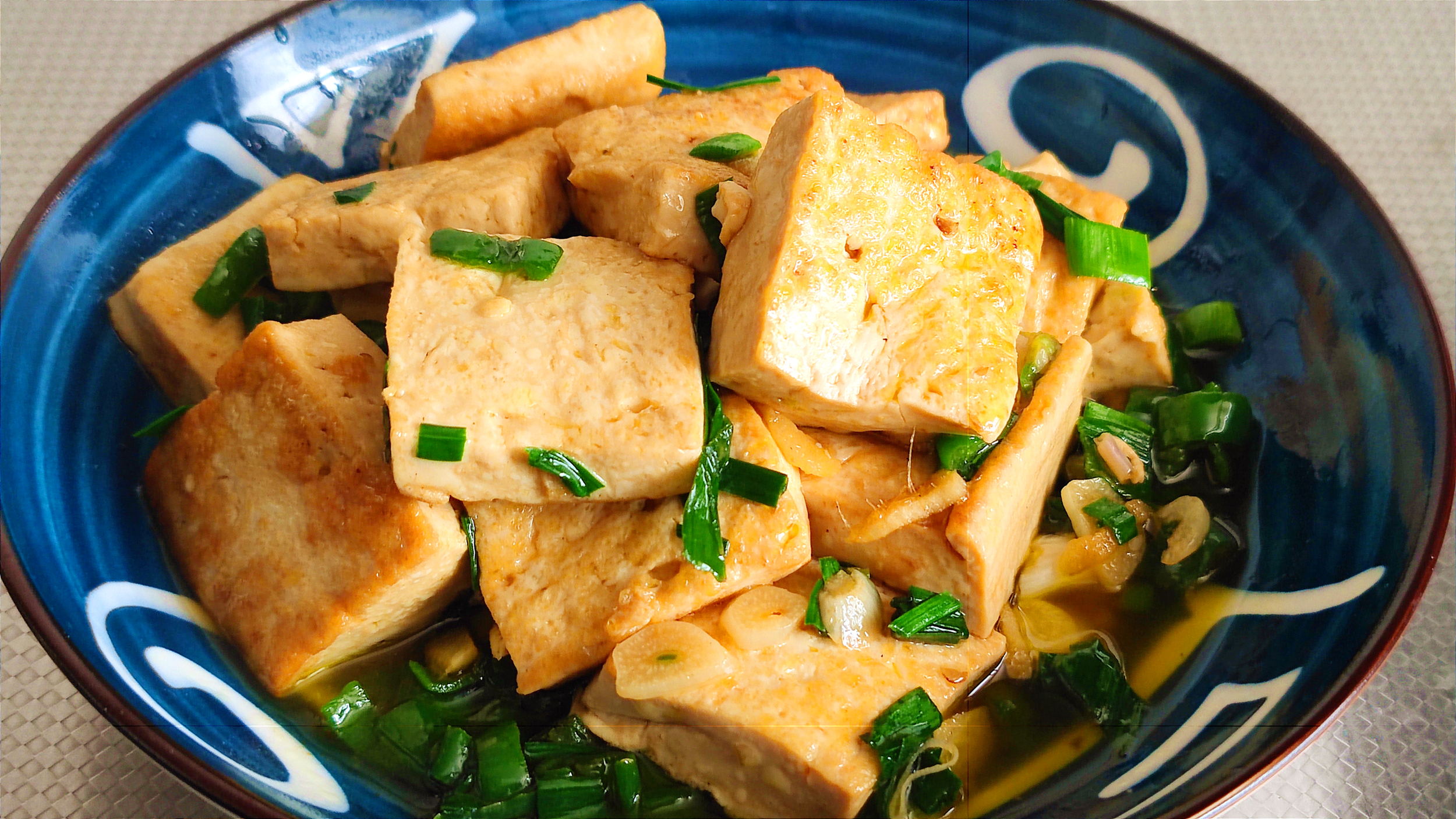香煎豆腐这么做最好吃,外焦里嫩又入味,我家三天两头吃一次