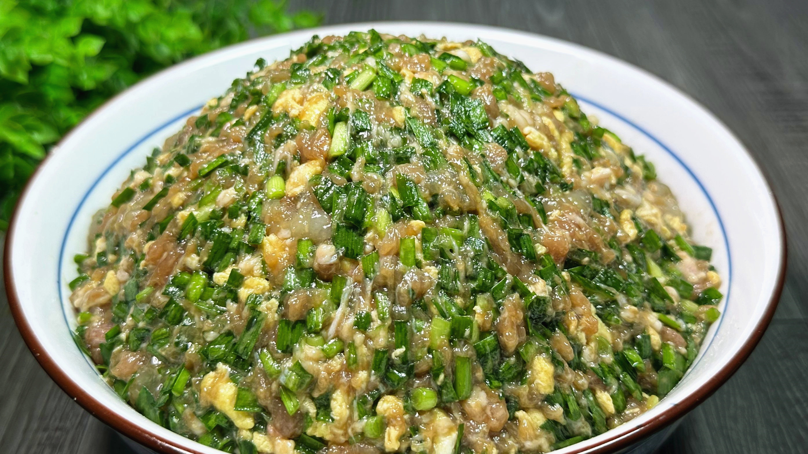 猪肉韭菜饺子好吃有诀窍，教你30年饺子馆不外传秘诀，鲜嫩又多汁