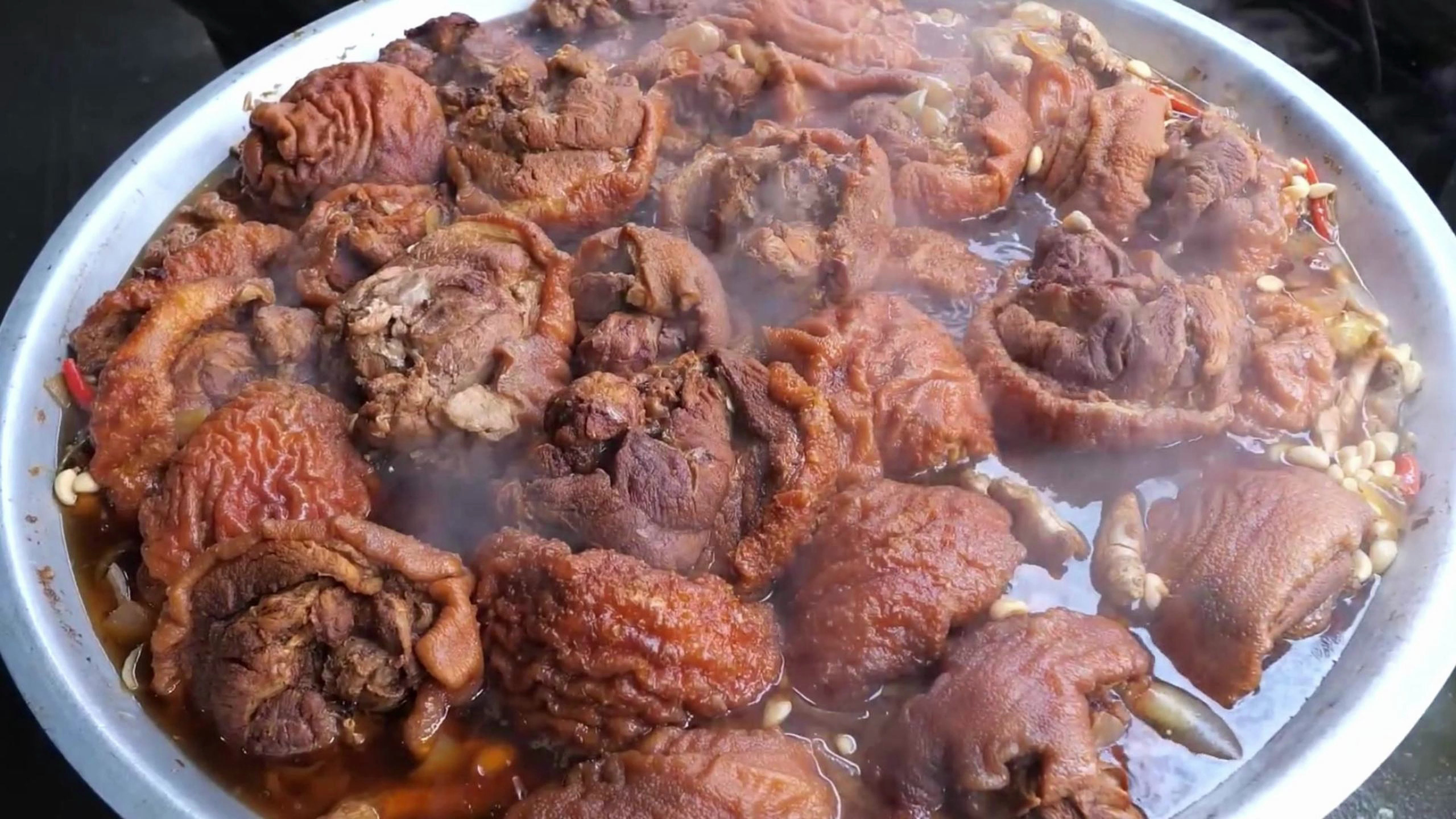 台湾酒席,办桌手路菜红烧蹄膀,来看这路子野不野