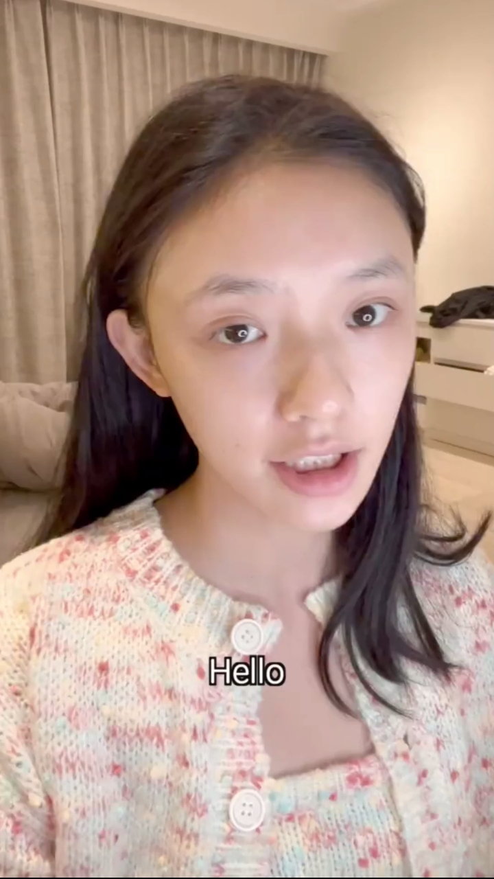 林允夏日清透妆重点是视觉上的轻薄和裸妆感