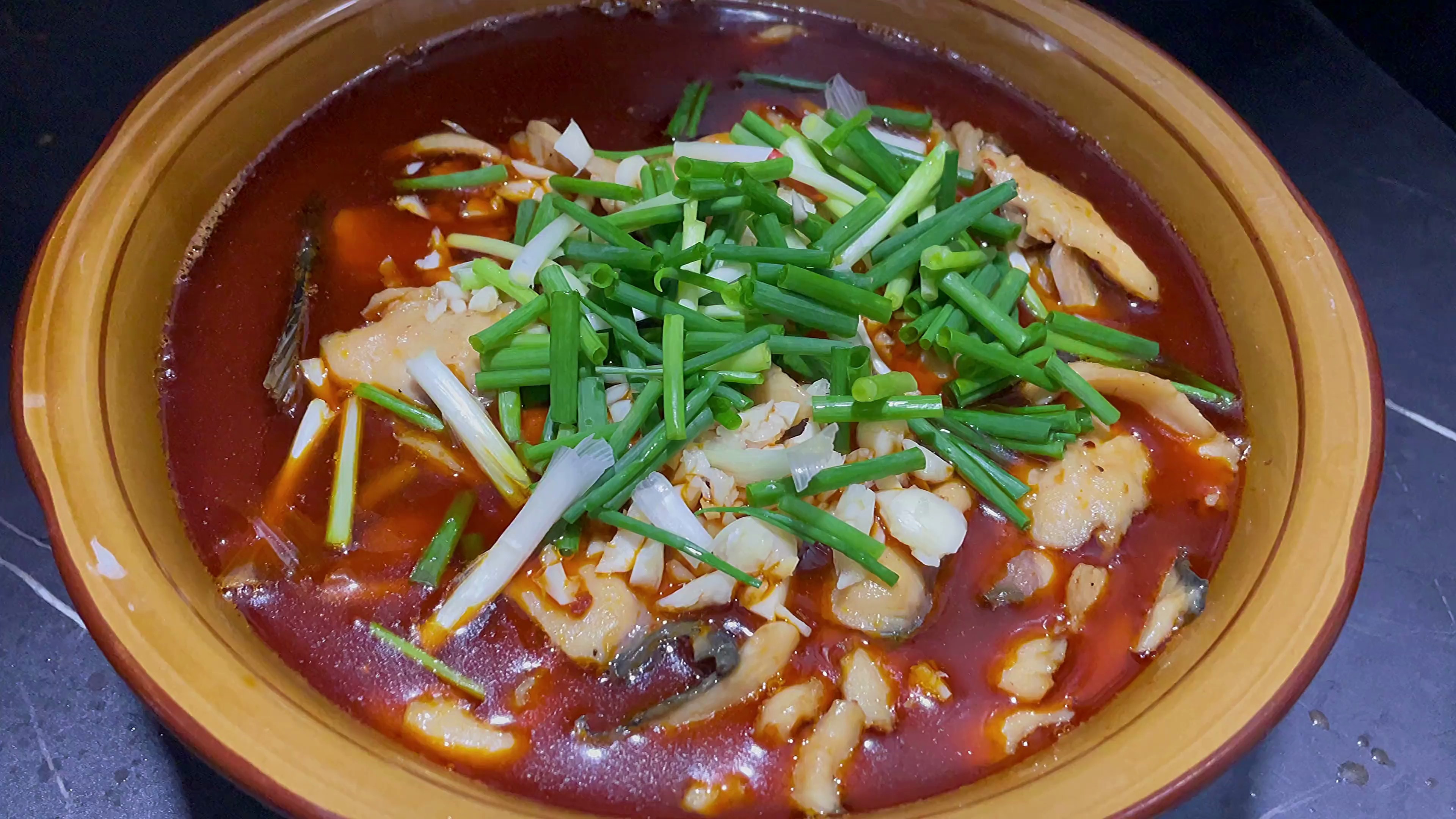 做水煮鱼用啤酒洗一遍鱼肉,能最大程度减轻腥味,口感更好